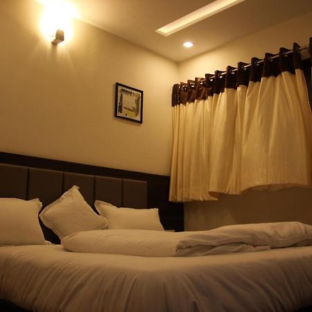 Hotel Royal Pride Ahmedabad Esterno foto