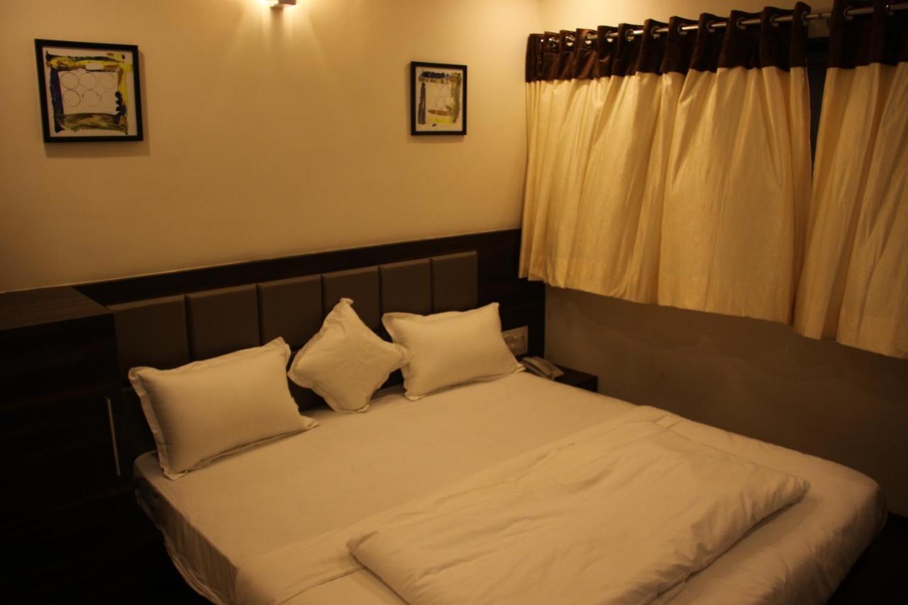 Hotel Royal Pride Ahmedabad Esterno foto