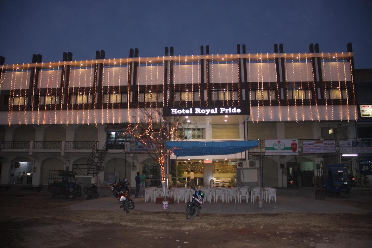 Hotel Royal Pride Ahmedabad Esterno foto