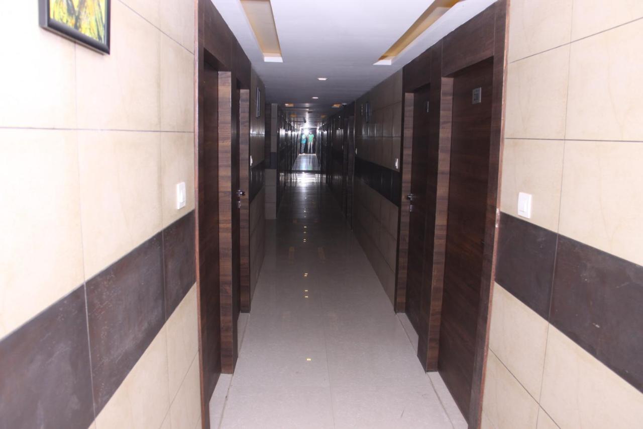 Hotel Royal Pride Ahmedabad Esterno foto