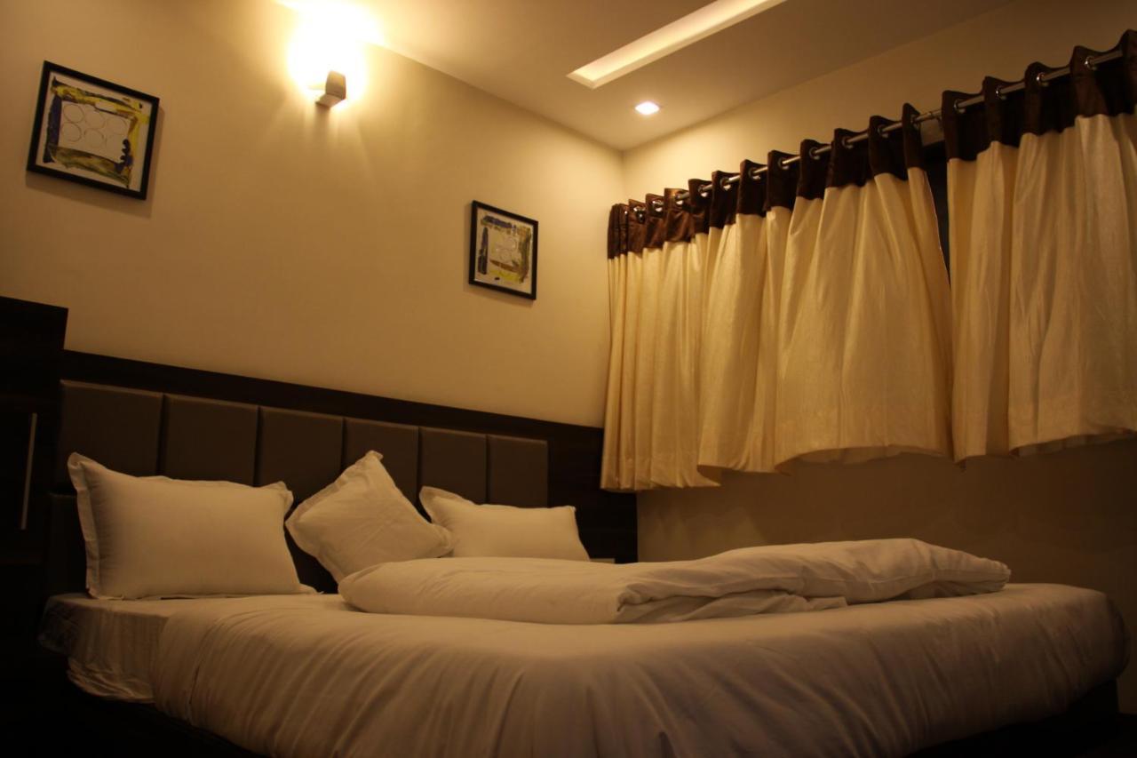 Hotel Royal Pride Ahmedabad Esterno foto