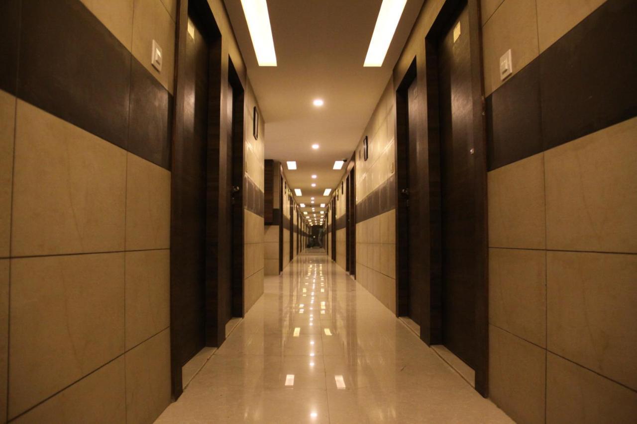 Hotel Royal Pride Ahmedabad Esterno foto