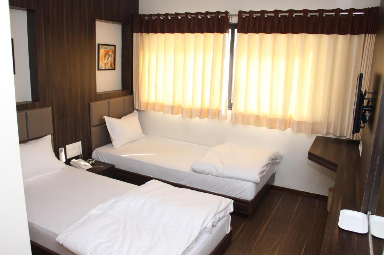 Hotel Royal Pride Ahmedabad Esterno foto